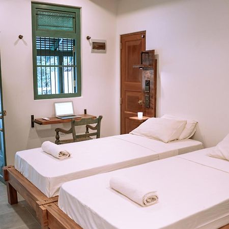 Auberge de jeunesse Locos Hiriketiya à Dikwella Extérieur photo